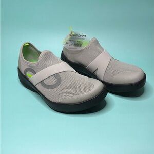 OOFOS OOmg Low Shoe Gray and Black Men's Slip-On Shoes